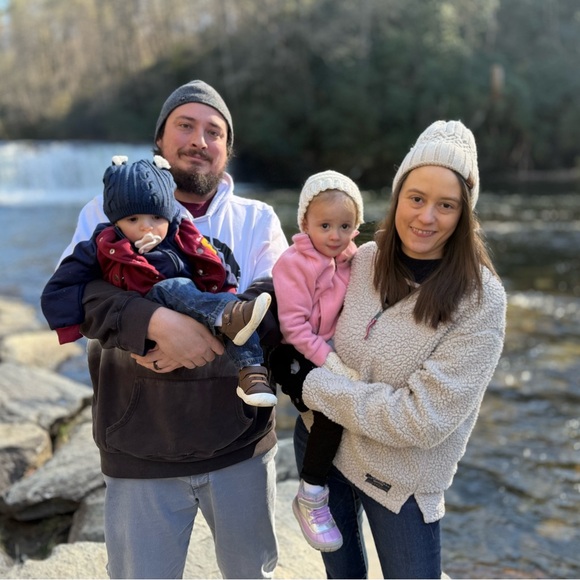 Meet your Posher, Hollie - Picture 2 of 2